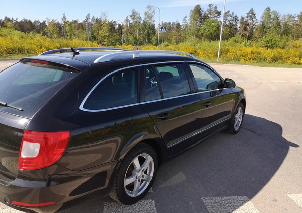 Skoda Superb cena 32400 przebieg: 274344, rok produkcji 2010 z Słupsk małe 667